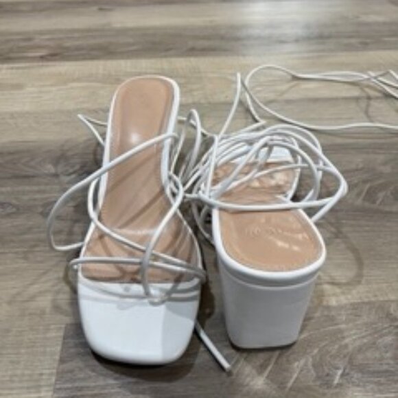 Urban Outfitters Alexa Strappy Sandal Sz. 8 - Picture 2 of 4